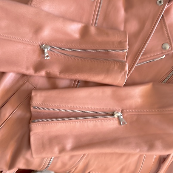 COPY - Theory Woman’s Pink Lamb Leather Moto Jacket in very good used condition… - Picture 8 of 8